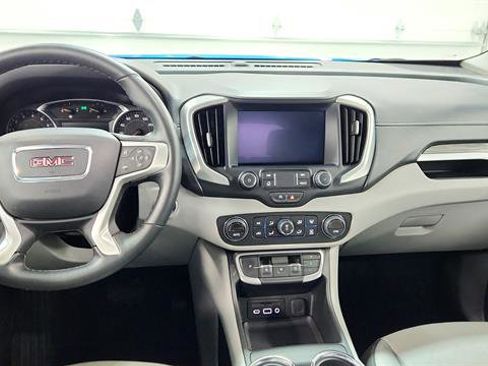 Used 2024 GMC Terrain SLT image 21