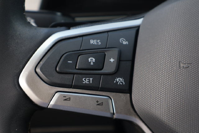 Certified 2024 Volkswagen Atlas Cross Sport SE FWD image 22