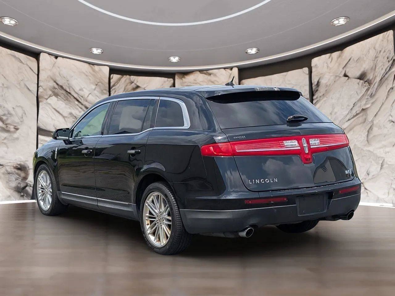 Used 2019 Lincoln MKT AWD image 5