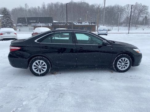 Used 2017 Toyota Camry LE image 6