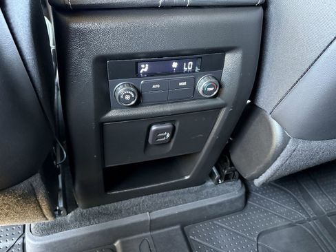 Used 2023 Chevrolet Traverse LT w/ LPO, Floor Liner Package AWD/4WD image 23