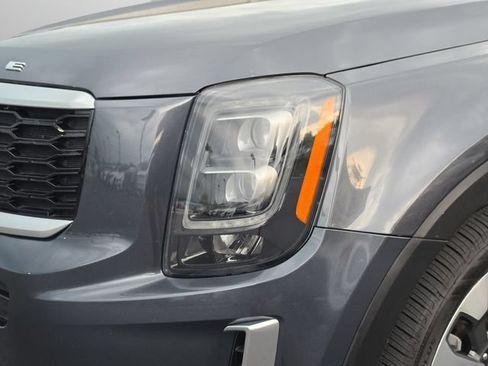 Used 2022 Kia Telluride EX w/ EX Premium Package FWD image 18