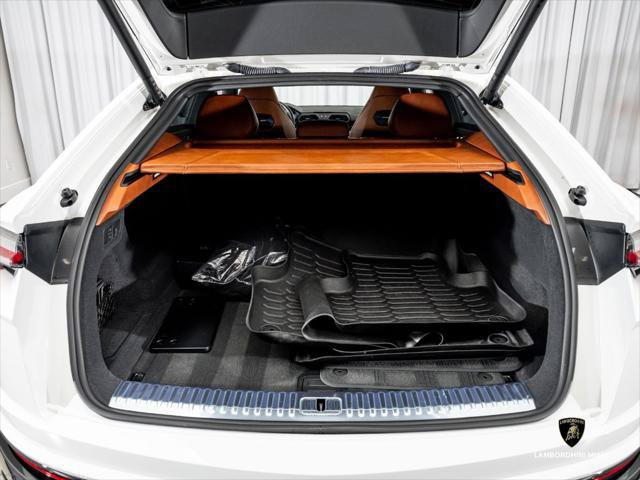 Used 2022 Lamborghini Urus AWD/4WD image 12