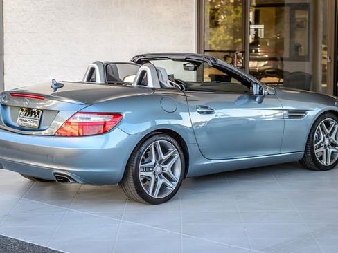Used 2012 Mercedes-Benz SLK 250 image 17