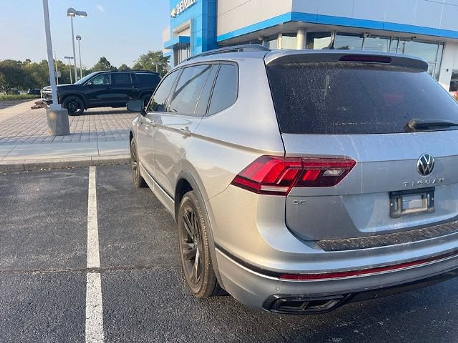 Used 2023 Volkswagen Tiguan SE R-Line FWD image 10