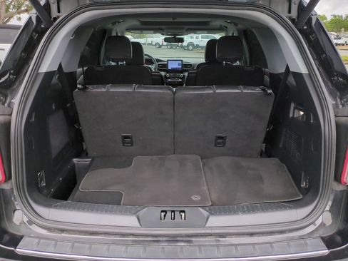 Used 2022 Ford Explorer Limited w/ Equipment Group 301A RWD image 12