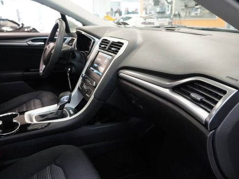 Used 2016 Ford Fusion SE image 28