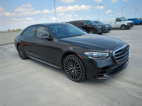 Used 2023 Mercedes-Benz S 580 4MATIC Sedan image 2