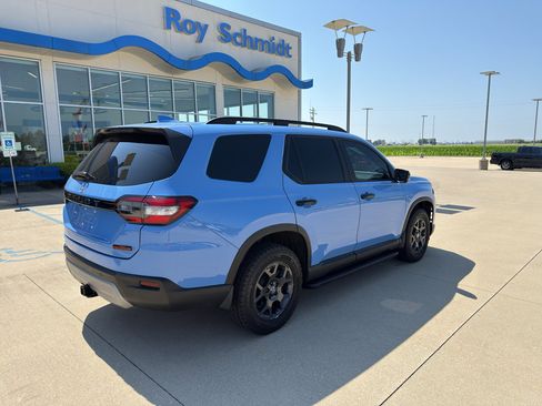 Used 2024 Honda Pilot TrailSport image 5