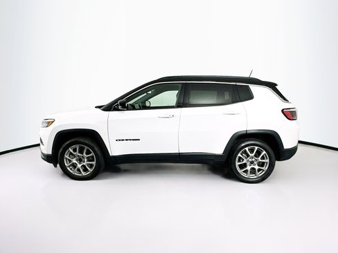 Used 2025 Jeep Compass Limited AWD/4WD image 4