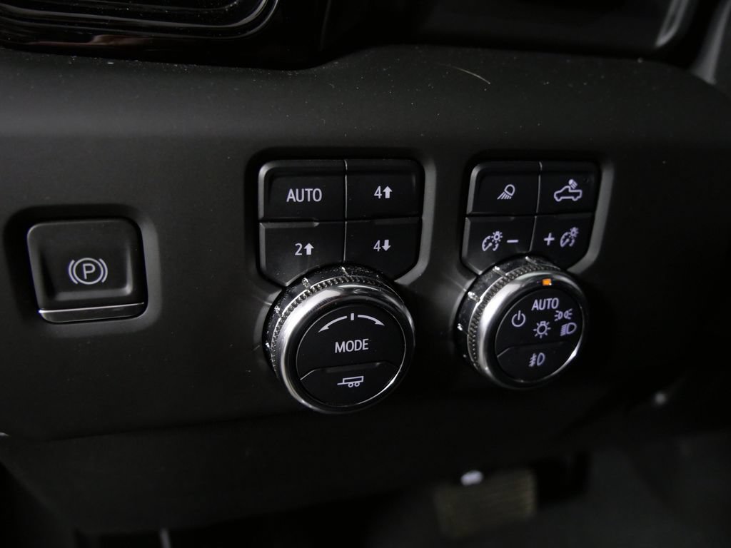 Used 2024 GMC Sierra 3500 AT4 w/ Technology Package AWD/4WD image 19