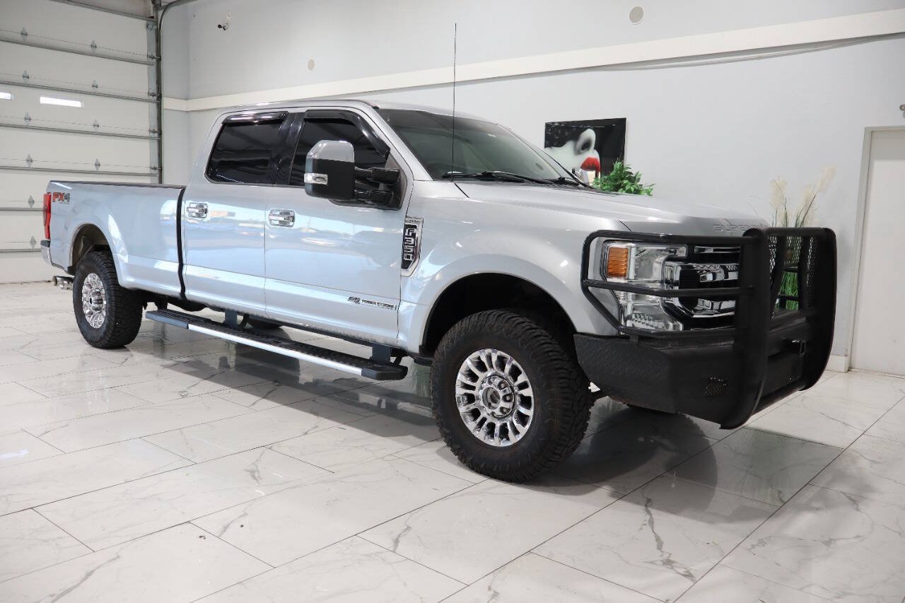 Used 2021 Ford F350 XLT w/ XLT Premium Package AWD/4WD image 3