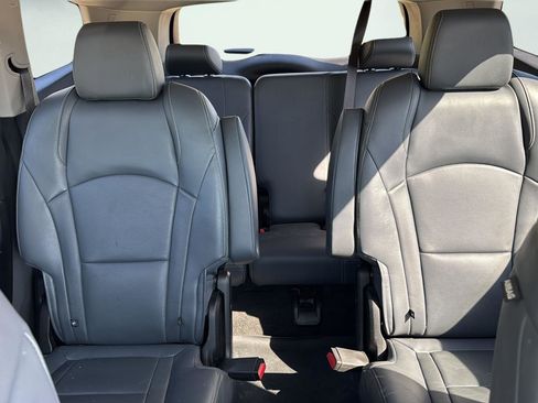 Used 2019 Buick Enclave Essence AWD/4WD image 19