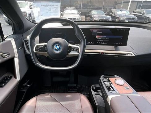 Used 2024 BMW iX xDrive50 w/ Premium Package AWD/4WD image 5