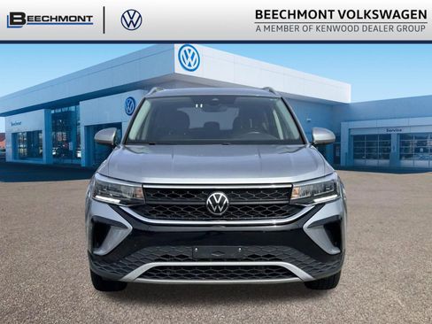Used 2024 Volkswagen Taos SE FWD image 2