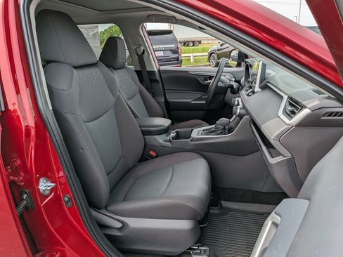 Certified 2025 Toyota RAV4 XLE w/ Convenience Package FWD image 26