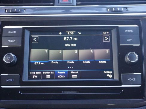 Used 2022 Volkswagen Tiguan S image 44