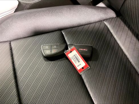 Used 2024 GMC Canyon AT4X image 30