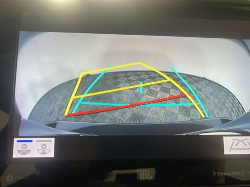 Used 2022 Toyota Camry XLE w/ Navigation Upgrade Package image 5