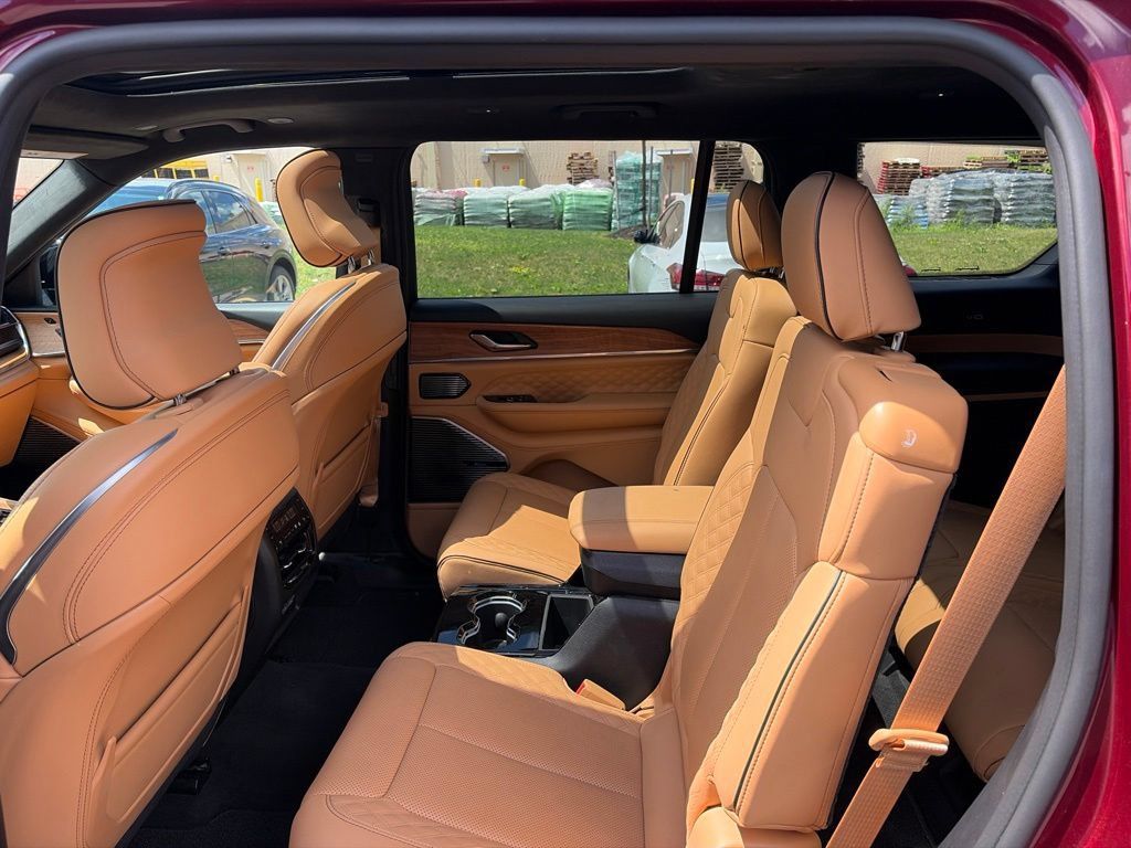 Used 2025 Jeep Grand Cherokee L Summit AWD/4WD image 19