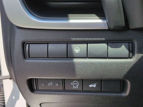 Used 2025 Nissan Rogue SV w/ SV Premium Package FWD image 17