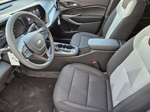 New 2026 Chevrolet Trax LS w/ LS Convenience Package FWD image 14
