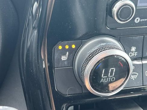 Used 2022 Toyota Highlander XLE AWD/4WD image 28