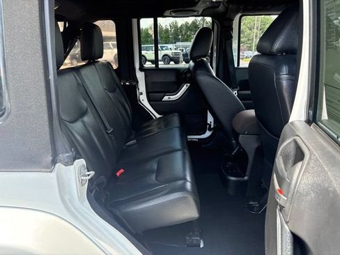 Used 2014 Jeep Wrangler Unlimited Sahara w/ Connectivity Group AWD/4WD image 22
