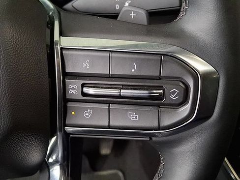Used 2025 GMC Yukon Denali AWD/4WD image 18