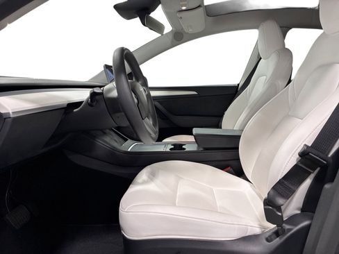 Certified 2023 Tesla Model Y Long Range AWD/4WD image 9