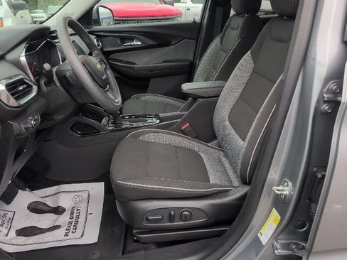 Used 2023 Chevrolet TrailBlazer LT FWD image 19