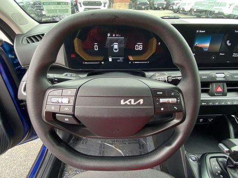 Used 2025 Kia K4 LXS image 25
