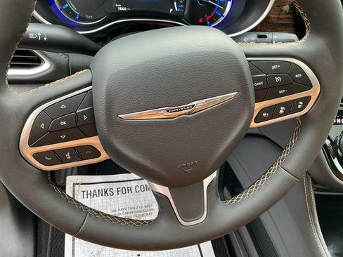 Used 2023 Chrysler Pacifica Pinnacle FWD image 27