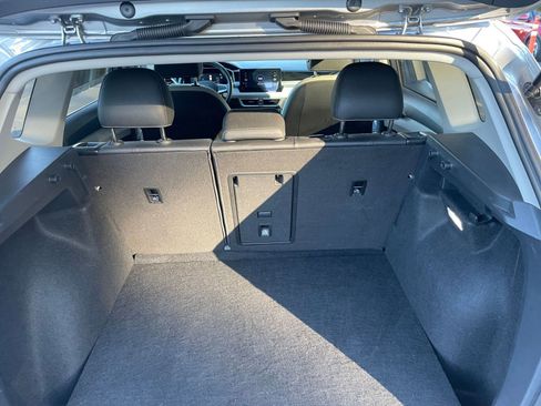 Used 2025 Volkswagen Taos SE image 27