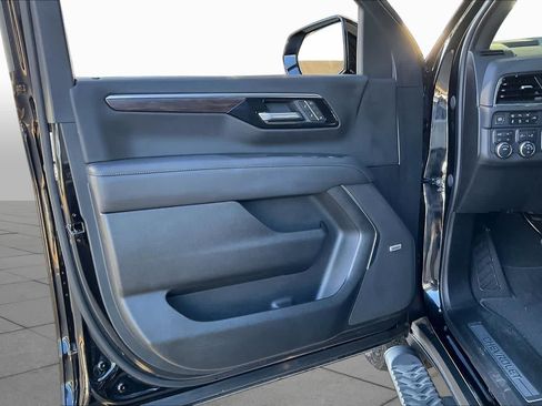 Used 2025 Chevrolet Tahoe Z71 w/ Comfort Package AWD/4WD image 22