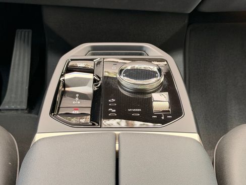 Used 2024 BMW iX xDrive50 w/ Sport Package AWD/4WD image 19