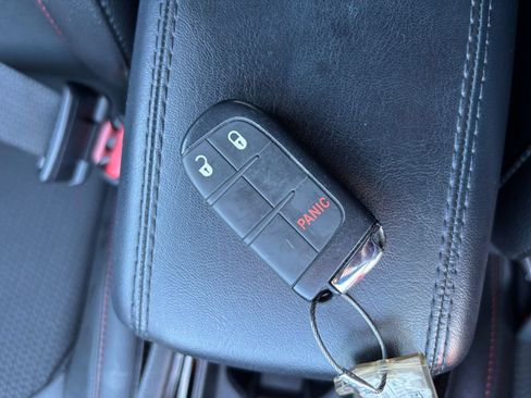 Used 2025 Jeep Compass Trailhawk AWD/4WD image 21