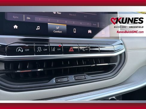 Used 2025 Jeep Compass Limited image 28