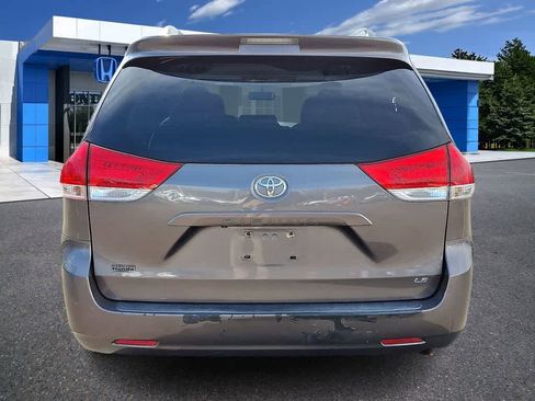 Used 2011 Toyota Sienna LE image 23
