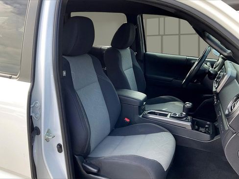 Used 2022 Toyota Tacoma TRD Off-Road image 28