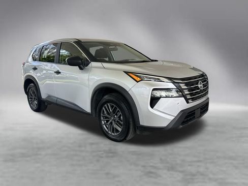 Used 2024 Nissan Rogue S FWD image 2