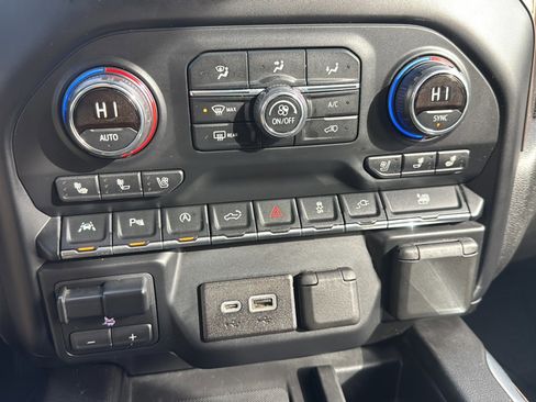 Used 2019 Chevrolet Silverado 1500 High Country image 35