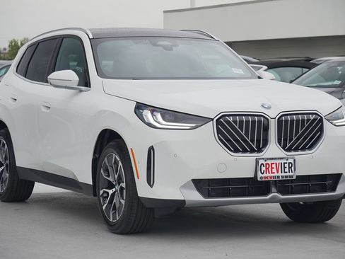 Used 2025 BMW X3 xDrive30i w/ Premium Package image 3