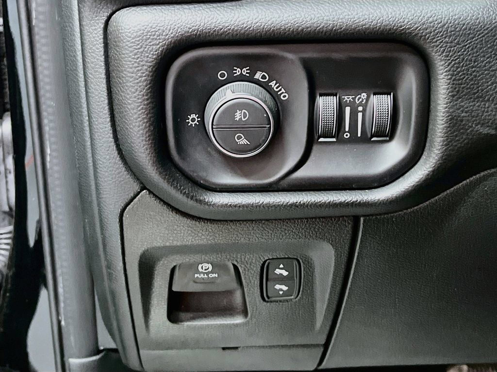 Used 2022 RAM 1500 Laramie w/ Sport Appearance Package AWD/4WD image 10