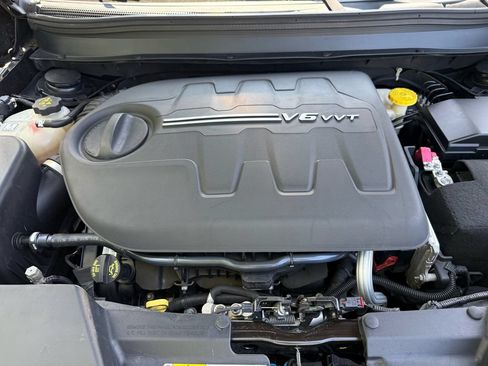 Used 2017 Jeep Cherokee Trailhawk w/ Cold Weather Group AWD/4WD image 40