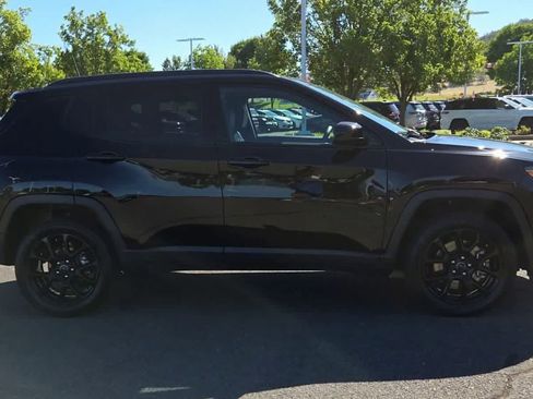 Used 2025 Jeep Compass Latitude w/ Altitude Special Edition AWD/4WD image 9