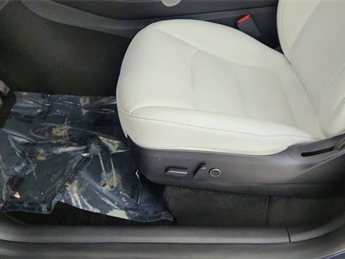 Used 2021 Tesla Model Y Long Range image 33