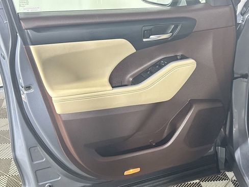 Used 2021 Toyota Highlander XLE image 10