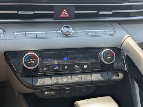 Used 2025 Hyundai Elantra SEL FWD image 24