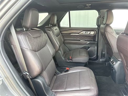 Used 2025 Ford Explorer Platinum w/ LUX Leather Package image 33